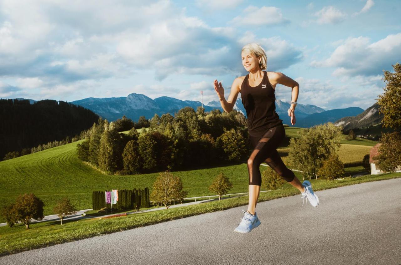 Imlauer Hotel Schloss Pichlarn Айген-ім-Енсталь Екстер'єр фото A woman jogging
