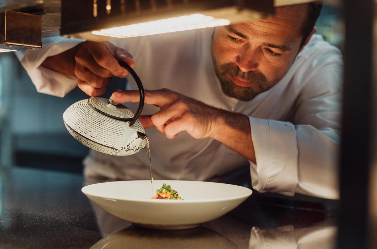 Imlauer Hotel Schloss Pichlarn Айген-ім-Енсталь Екстер'єр фото Chef preparing a dish