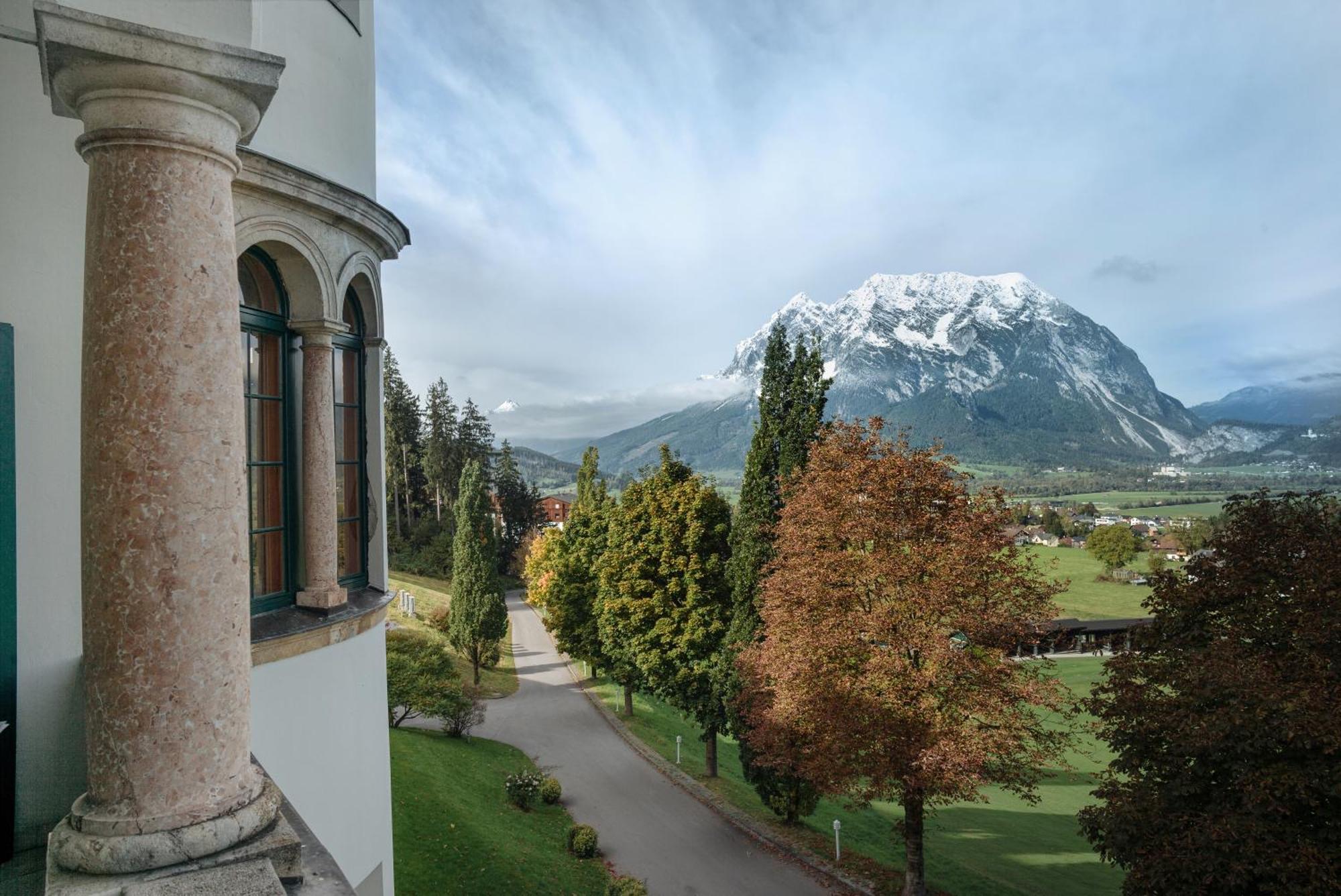 Imlauer Hotel Schloss Pichlarn Айген-ім-Енсталь Екстер'єр фото View of the Zugspitze from the castle